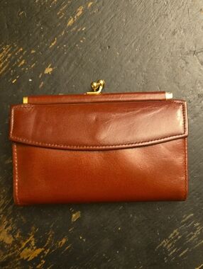 Vintage Women's Brown Leather Kiss-Lock Clutch Wallet